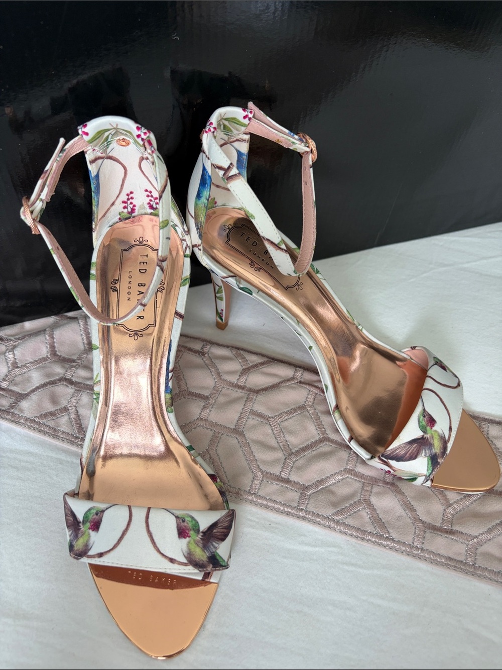NWOT Ted Baker London White Floral Hummingbird Ankle-Strap Heels
